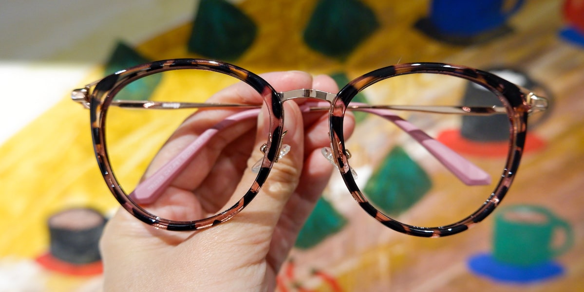 aesthetic glasses with tortoise shell frame