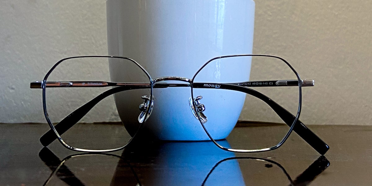 metal glasses with geometric frame