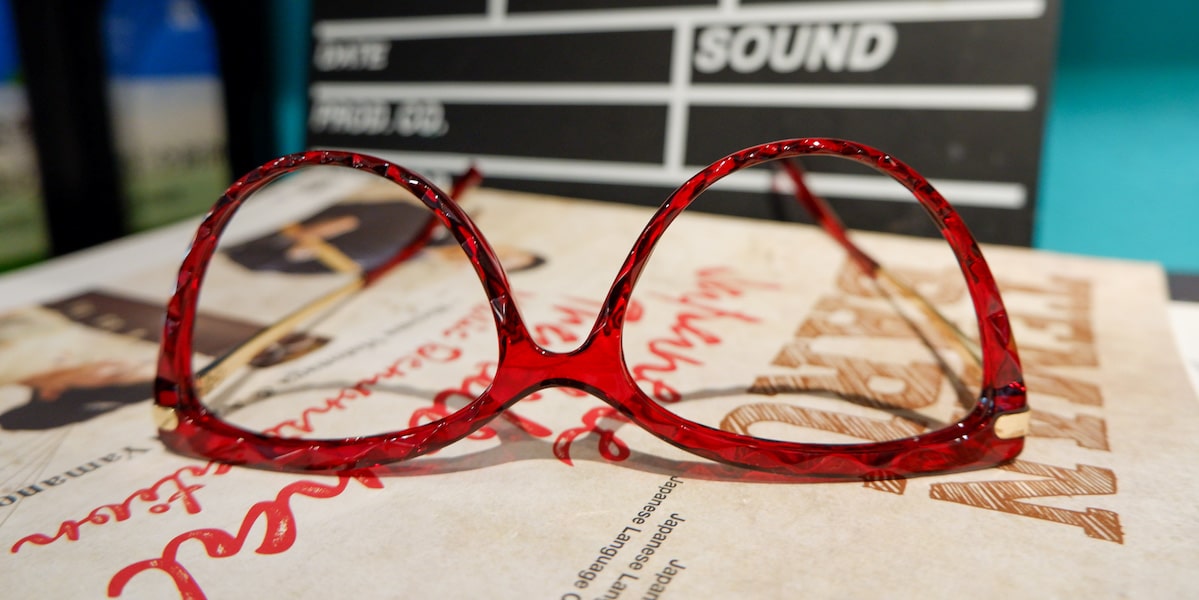 non prescription glasses with red frame