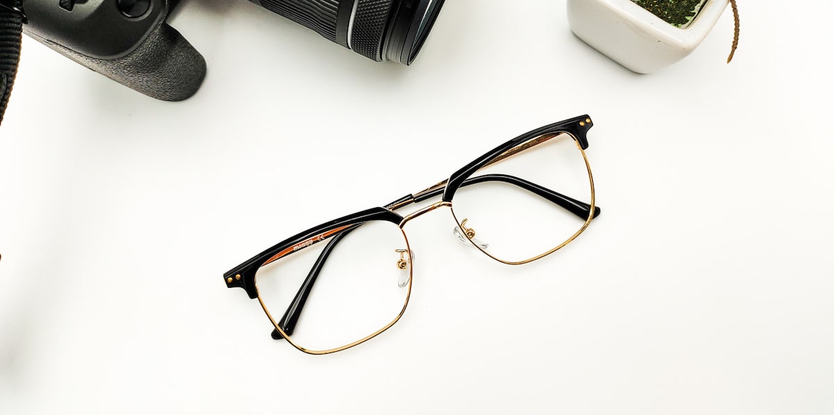 wire frame glasses with browline frame