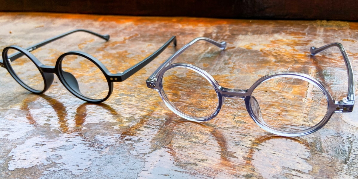 horn rimmed glasses with round frames