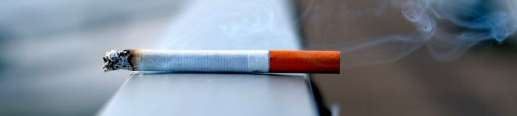 how does smoking affect your eye health