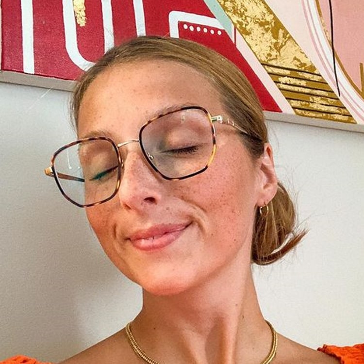 elise arsenault wearing the icon in geometric tortoise gold