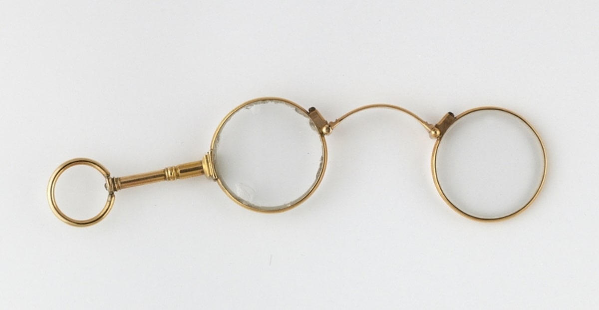 a lorgnette