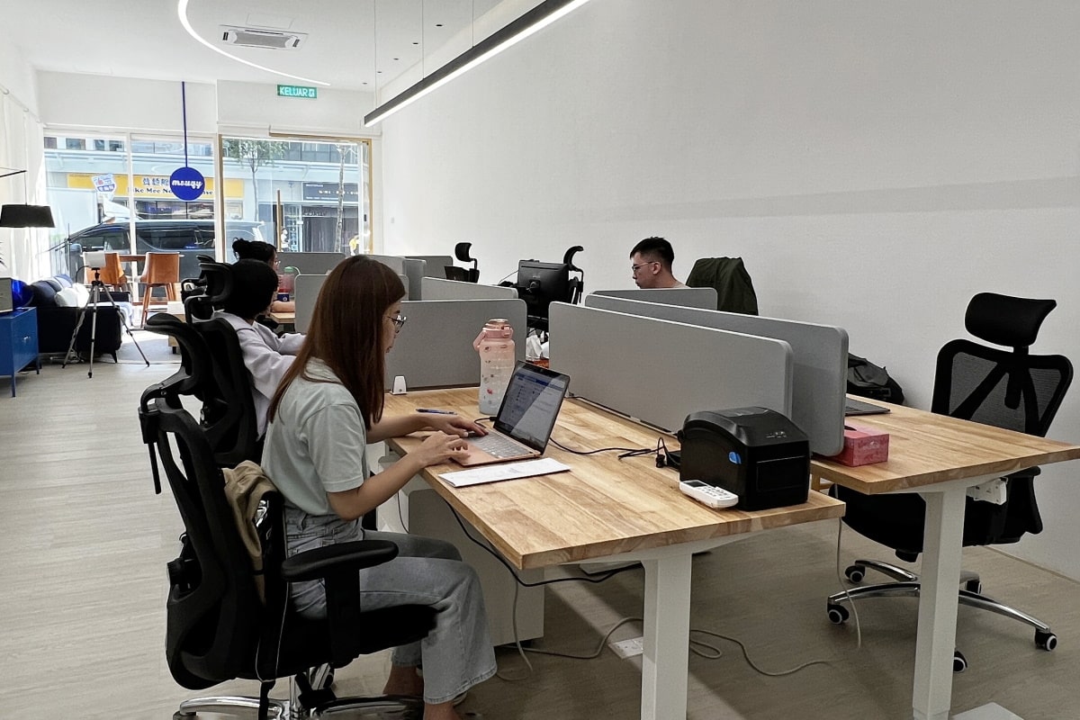 mouqy eyewear office workspace