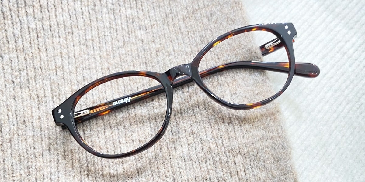 oval glasses with tortoise frame