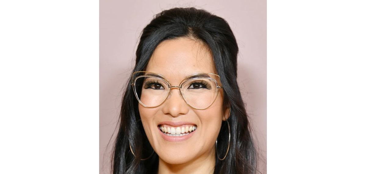 ali wong with monolids wearing eyeglasses