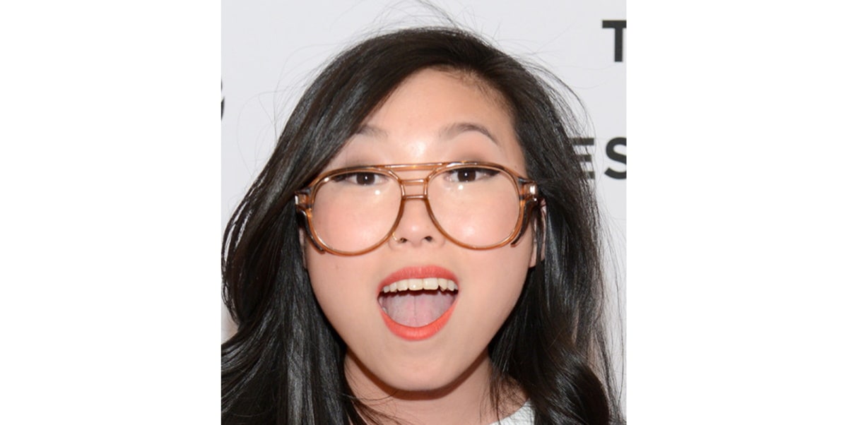 awkwafina with monolids wearing eyeglasses