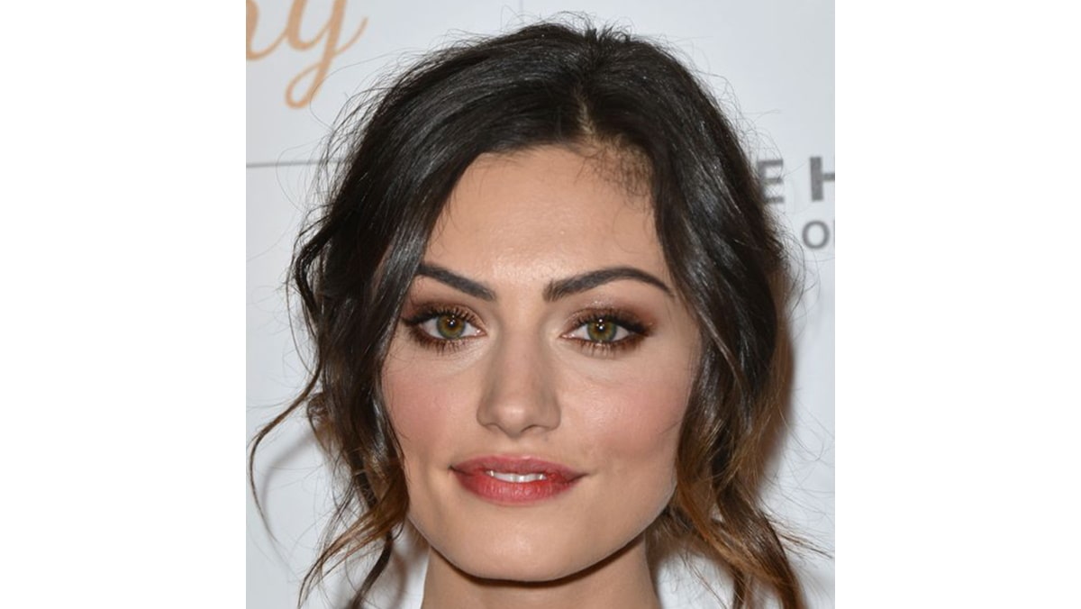 phoebe tonkin with bronze glam for hazel eyes