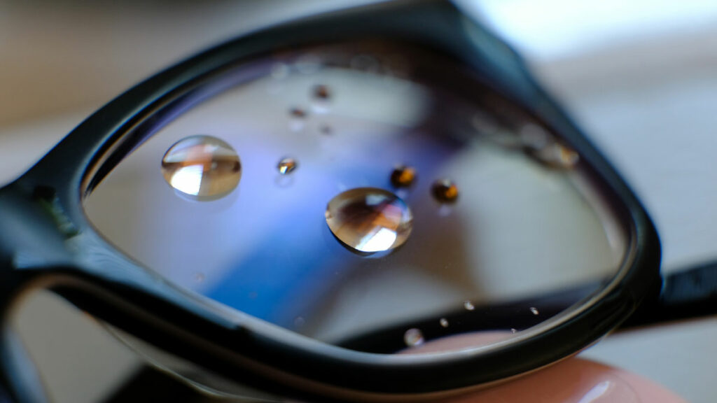 Hydrophobic coatings on lenses