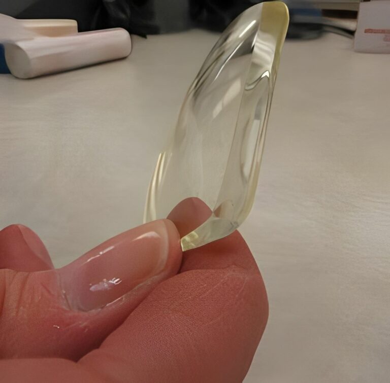 How Are Eyeglass Lens' Edges Polished?