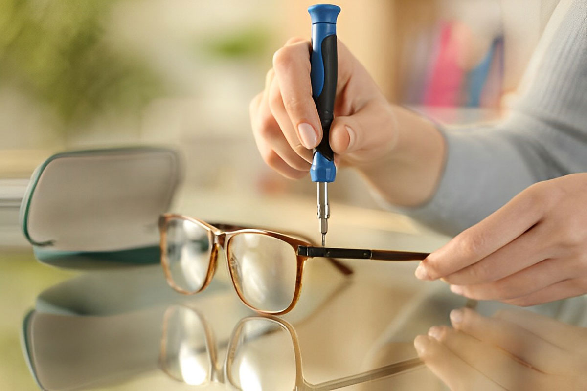 woman adjusting her eyeglasses to prevent it from hurting ears