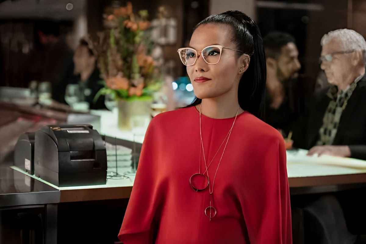 comedian ali wong in sleek cat eye gold glasses