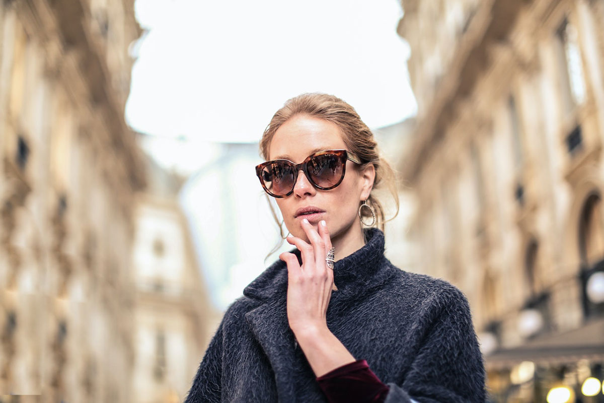 woman with a long face looks good with oversized sunglasses