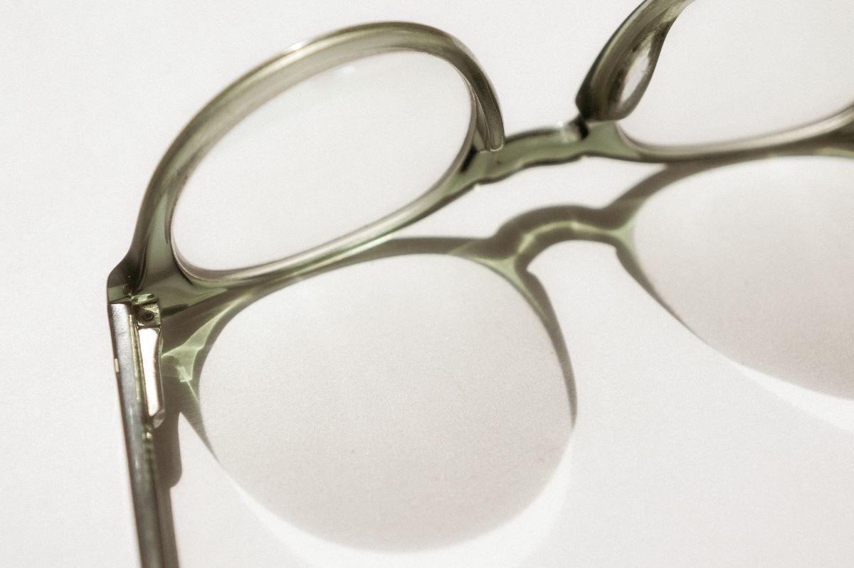 eyeglasses helps correct depth perception issues