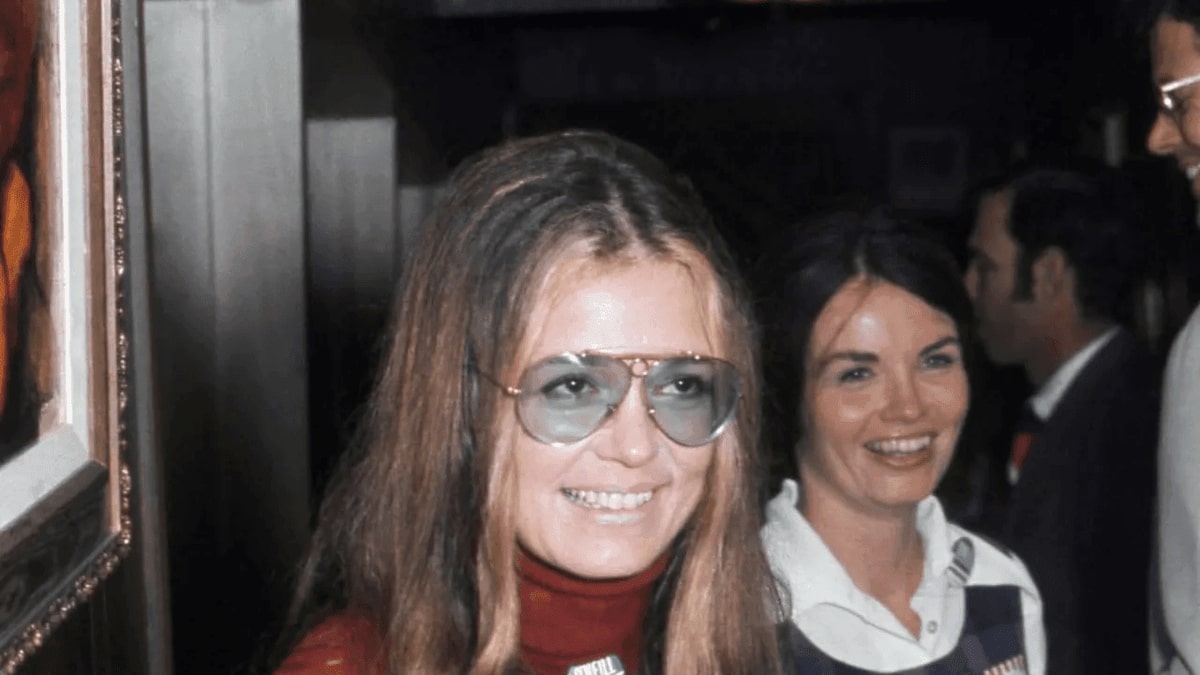 gloria steinem wearing a pair of aviator glasses