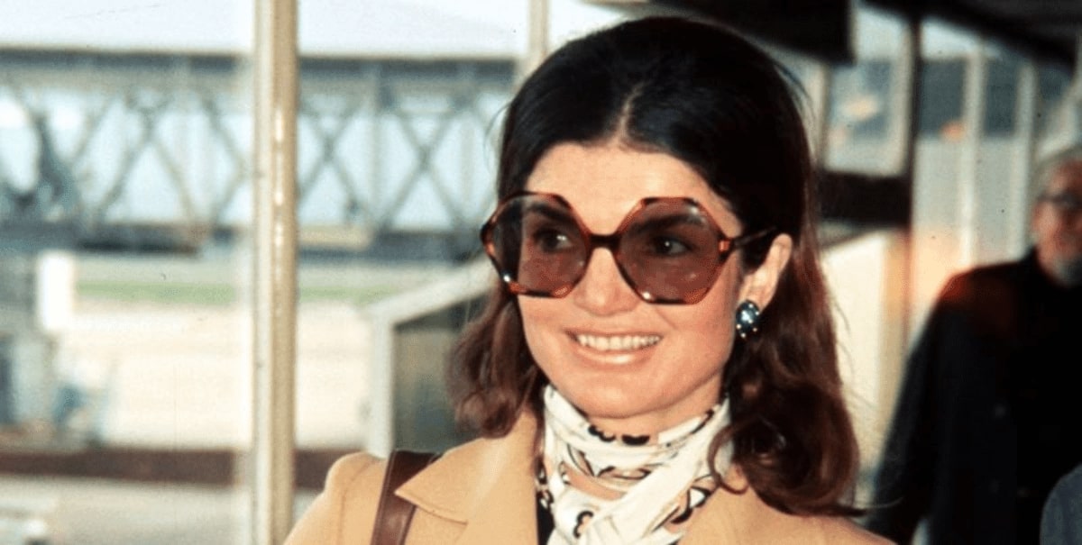 jackie o wearing a pair of oversized geometric sunglasses