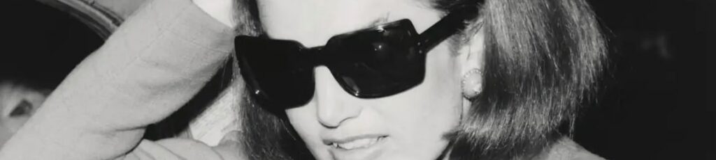 jackie o wearing a pair of oversized sunglasses