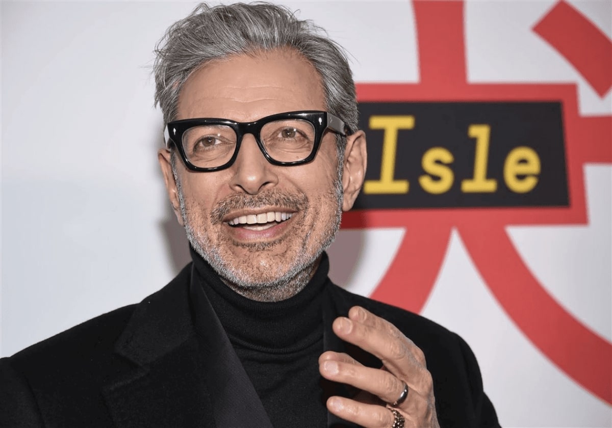 jeff goldblum wearing a pair of buddy holly glasses