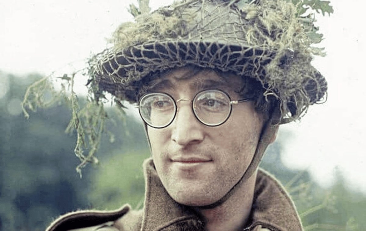 john lennon wearing a pair of panto 45 glasses in the movie how i won the war
