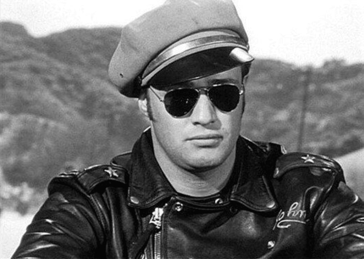 marlon brando wearing a pair of aviator glasses