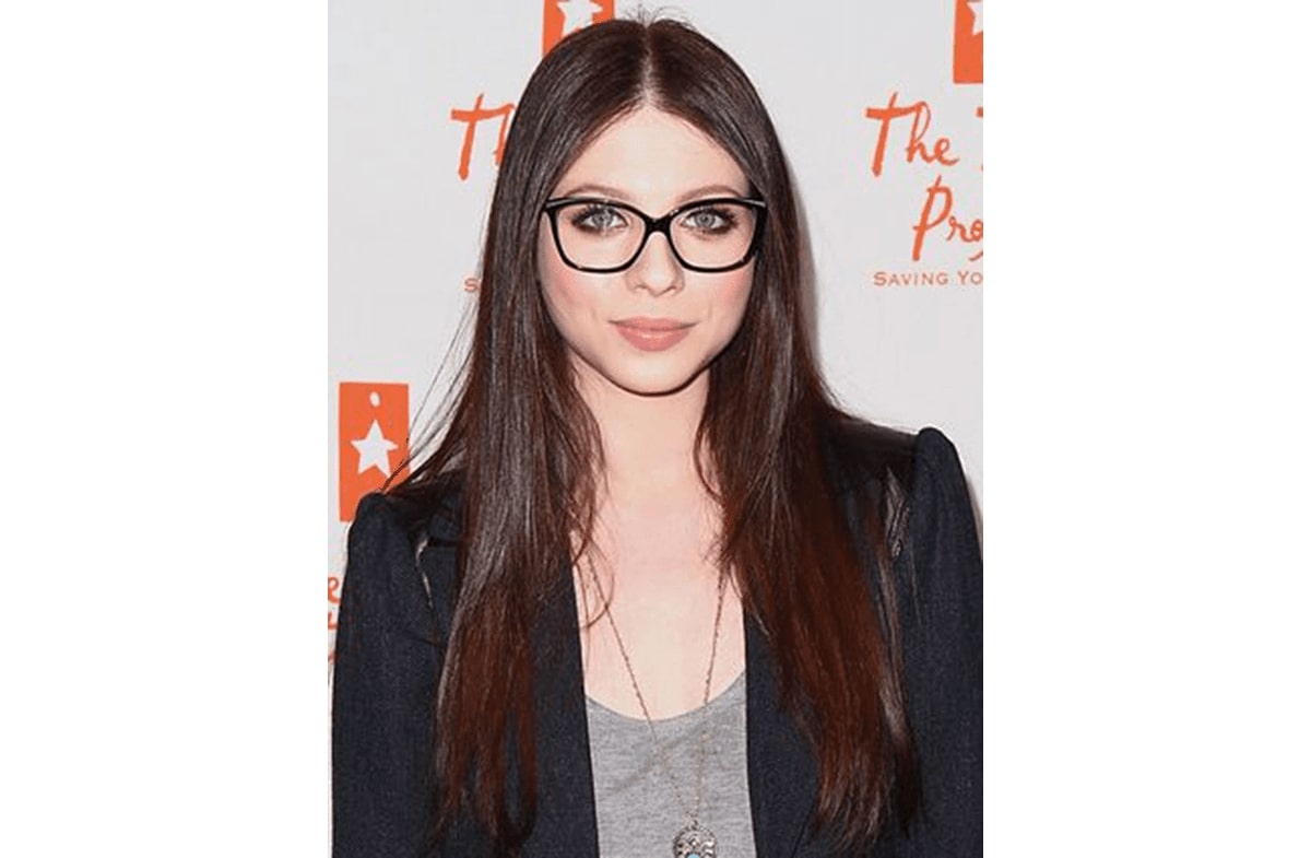 michelle trachtenberg wearing a pair of black rectangle glasses