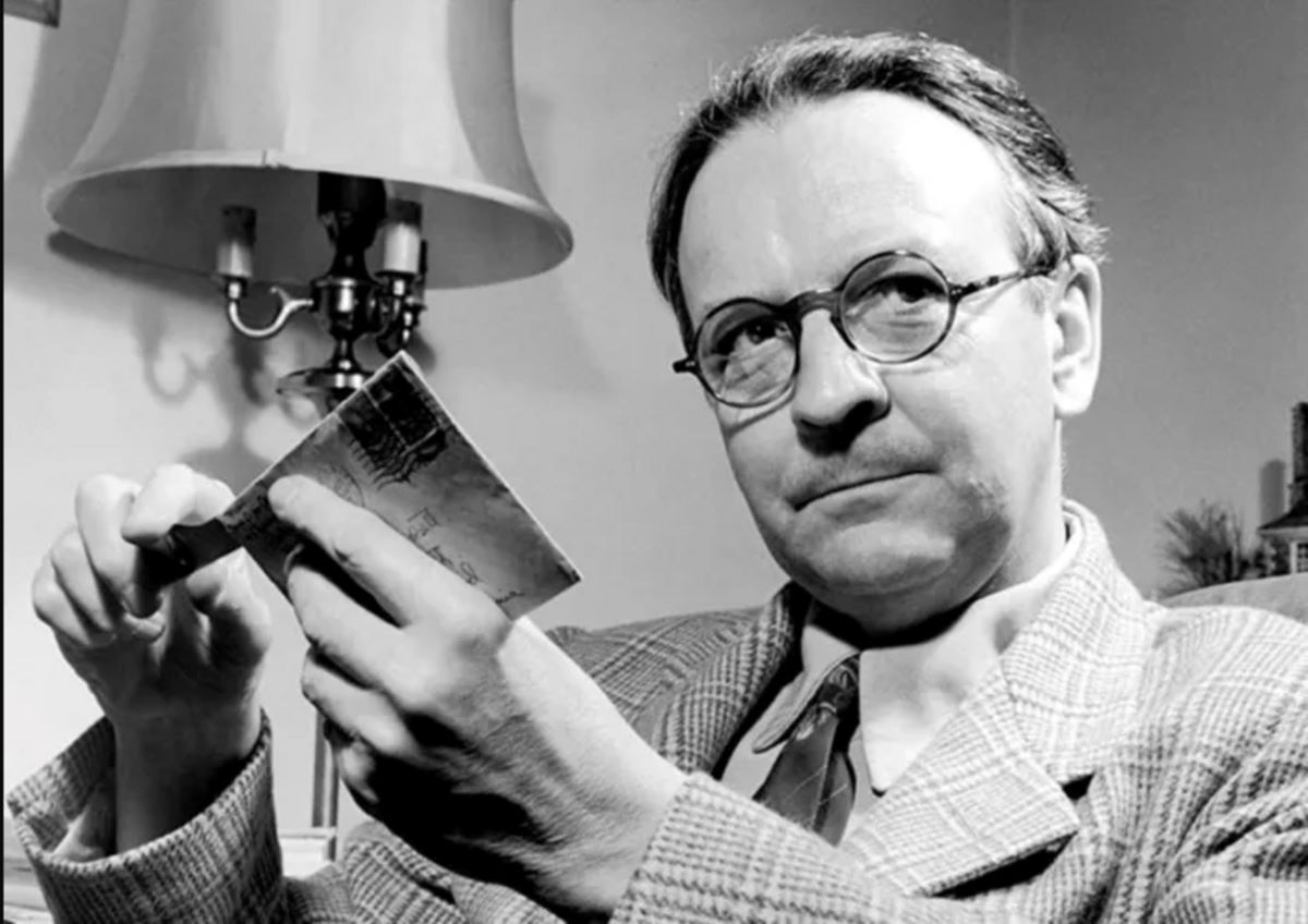 raymond chandler in horn rimmed glasses