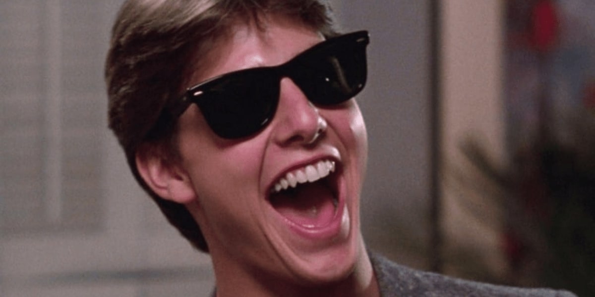 tom cruise wearing a pair of rayban wayfarers