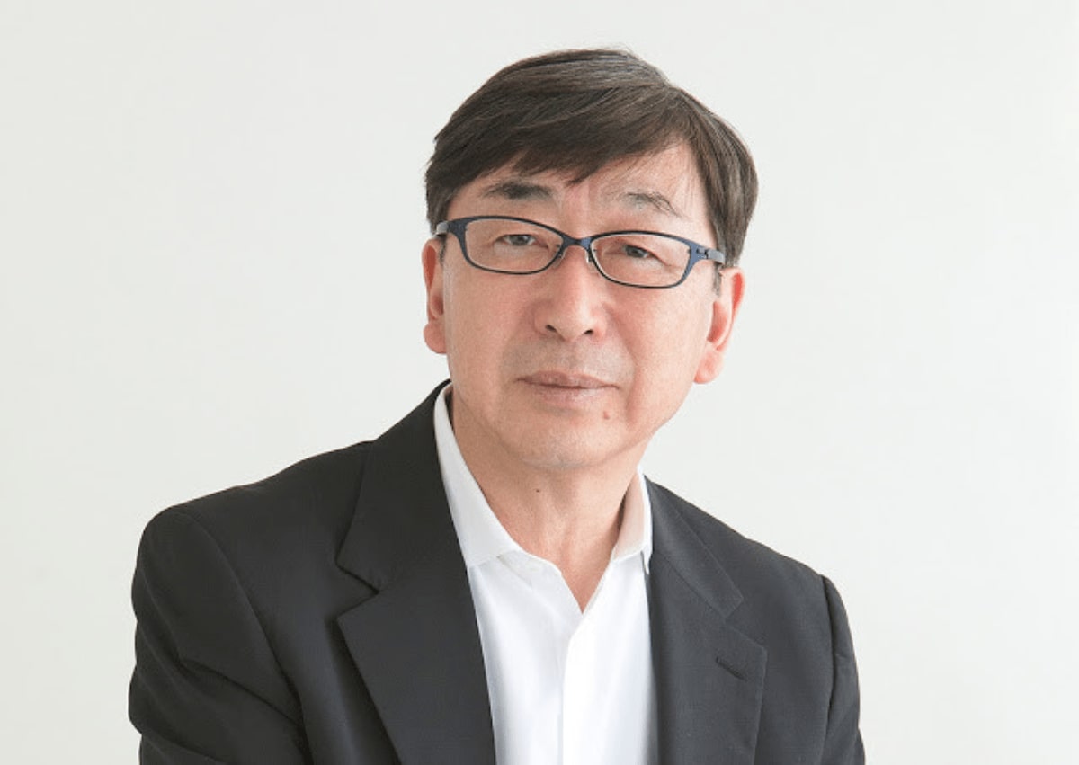 toyo ito wearing a pair of slim angular glasses frame