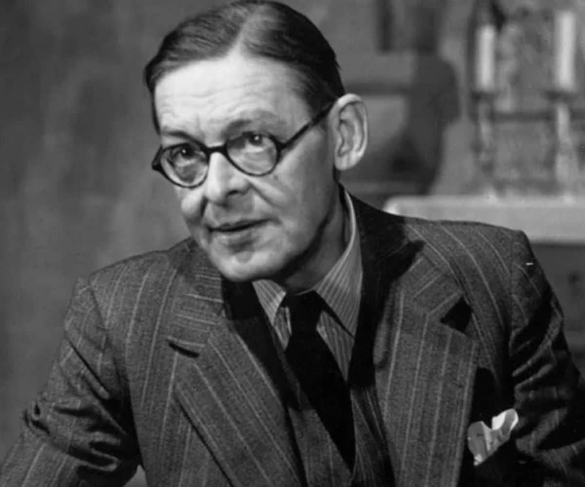 ts eliot in signature round glasses