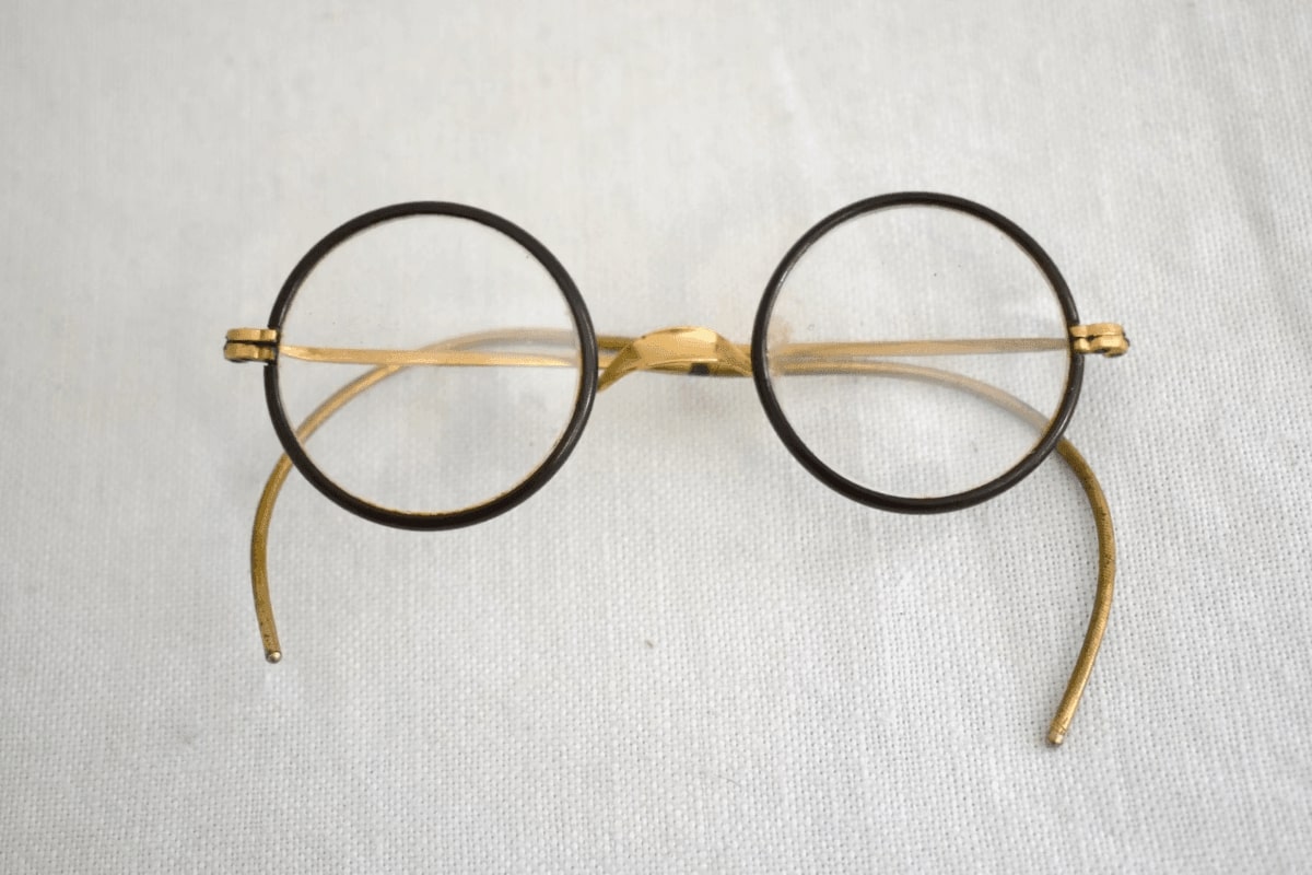 a pair of windsor glasses frame in the 1900s