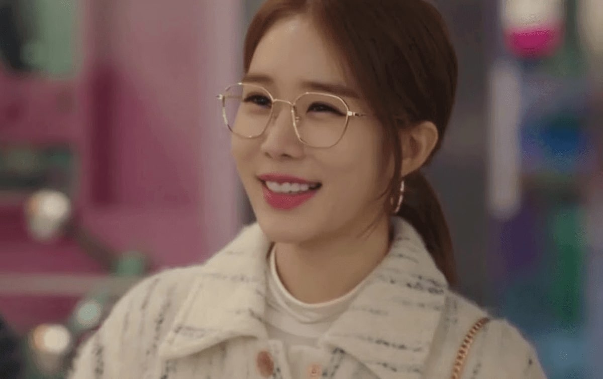 yoo in na wearing a pair of gold rimmed glasses in touch your heart