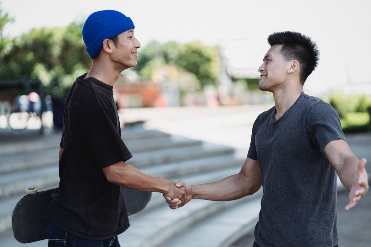 two men recognized each other and shaked hands