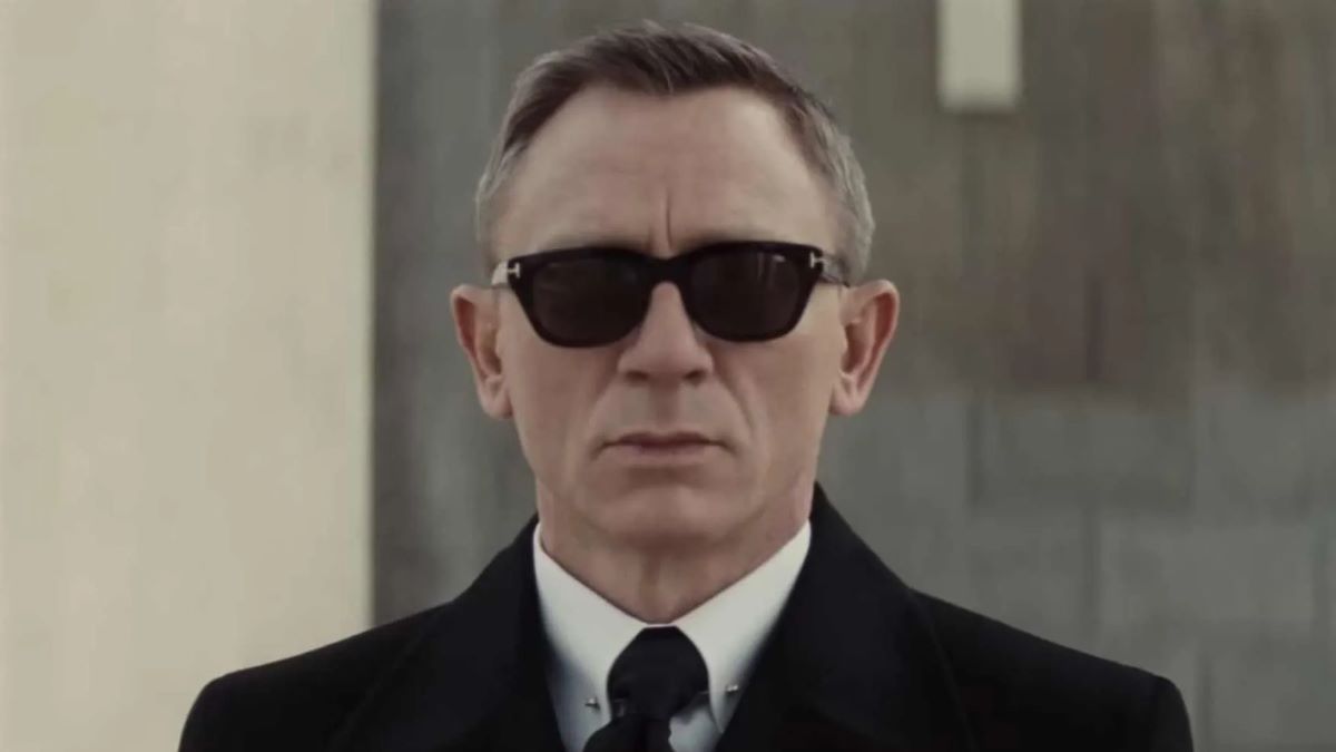 daniel craig wears a pair of square wayfarer