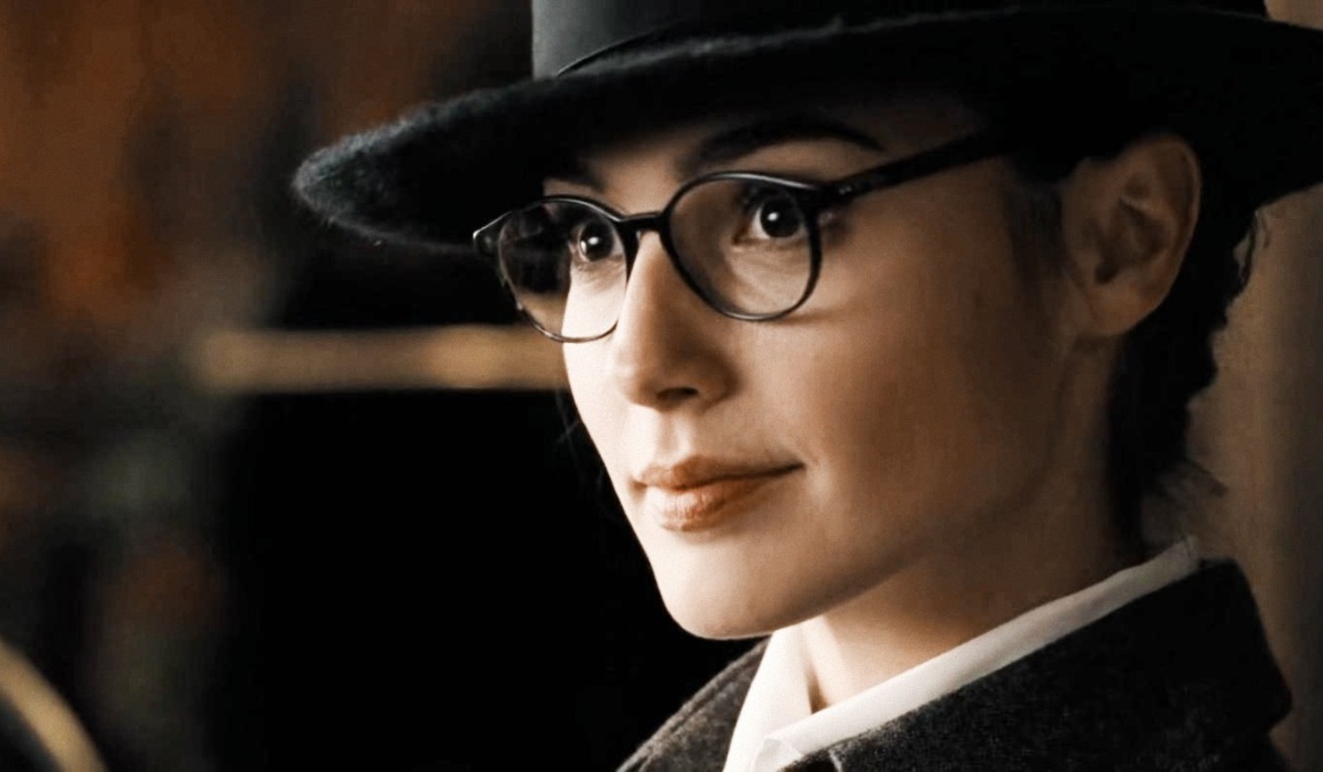 diana prince wearing black horn rimmed eyeglasses