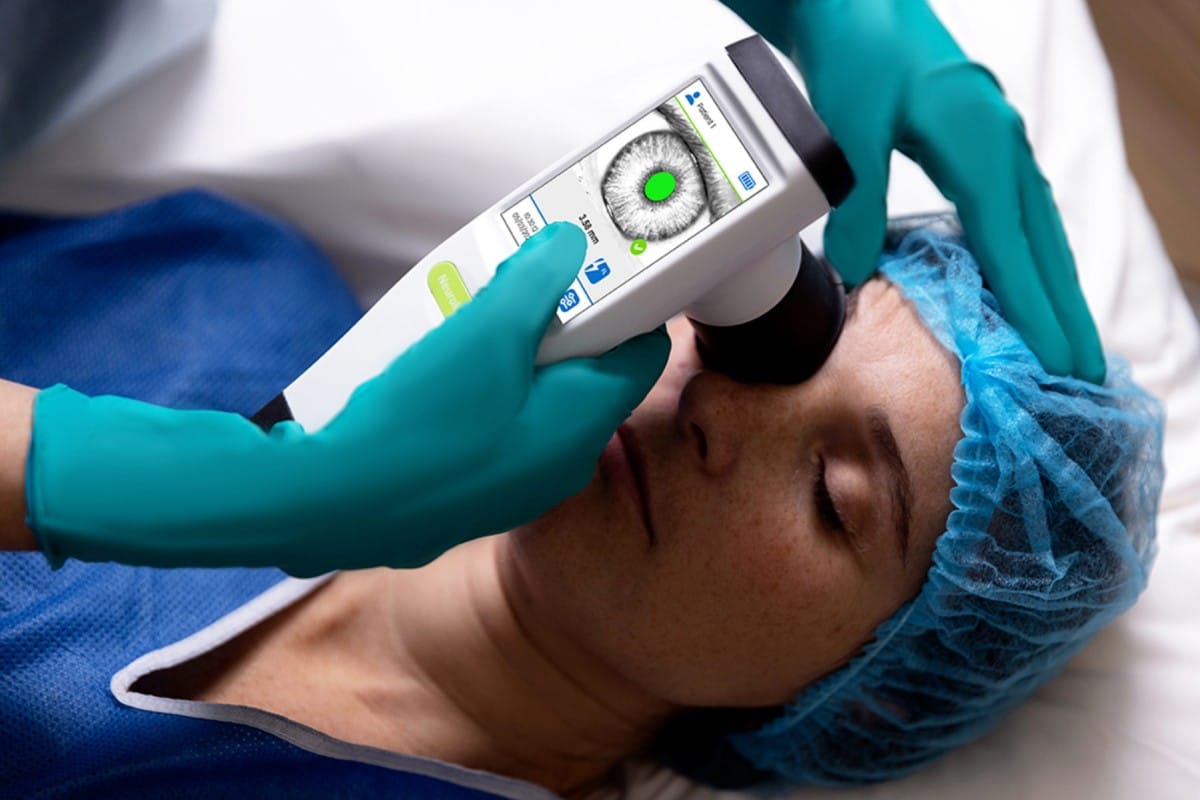 infrared pupillometry being used to a patient