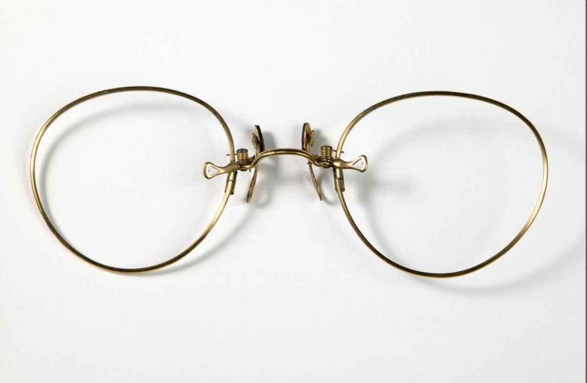 n-bridge or hard bridge pince-nez