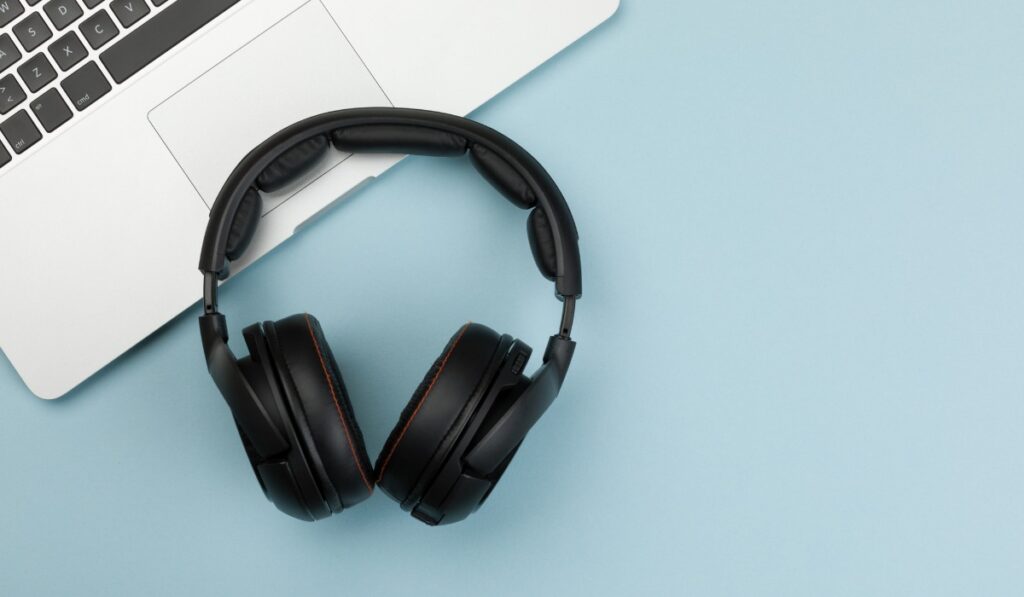 How to Wear Headphones with Glasses