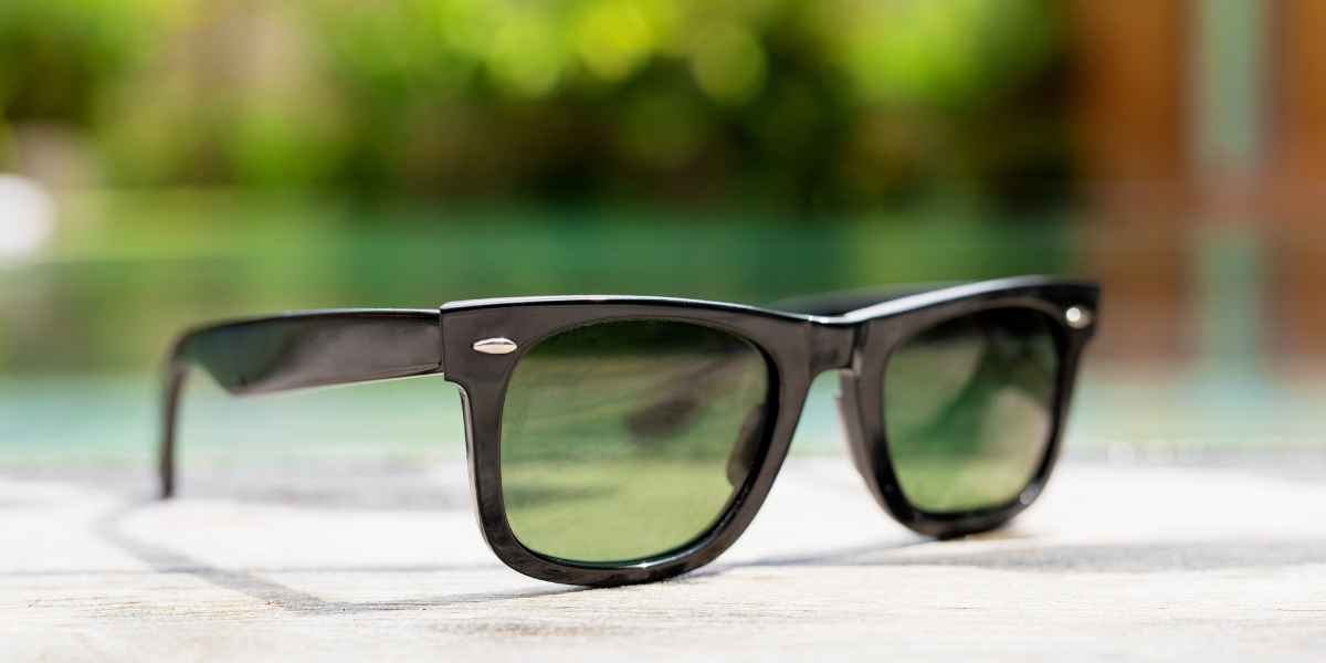 a pair of ray ban wayfarer