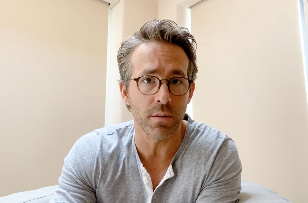 Ryan Reynolds wearing tortoiseshell glasses