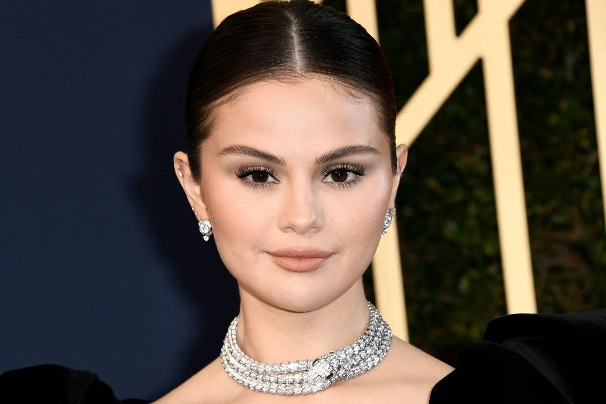 Selena Gomez has almond-shaped eyes