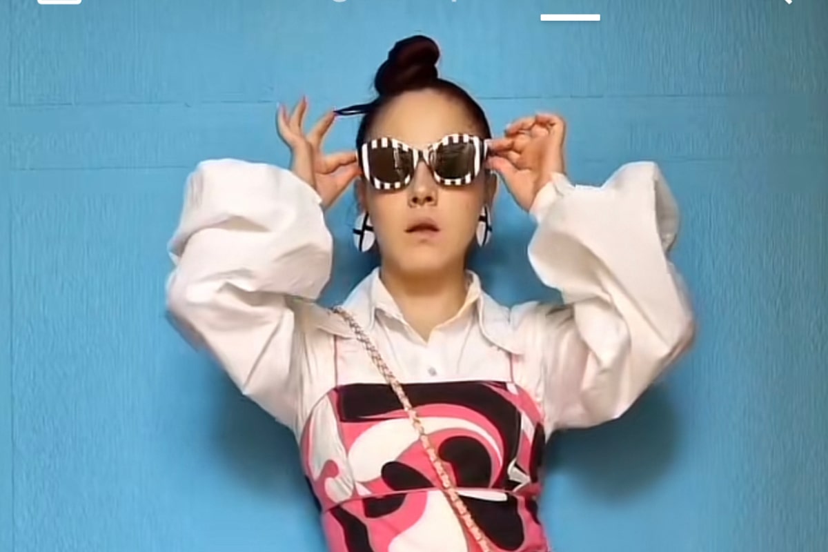 alevintages wears glasses with bold print on tiktok