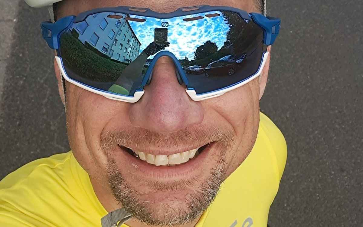 Wrap around sunglasses hotsell