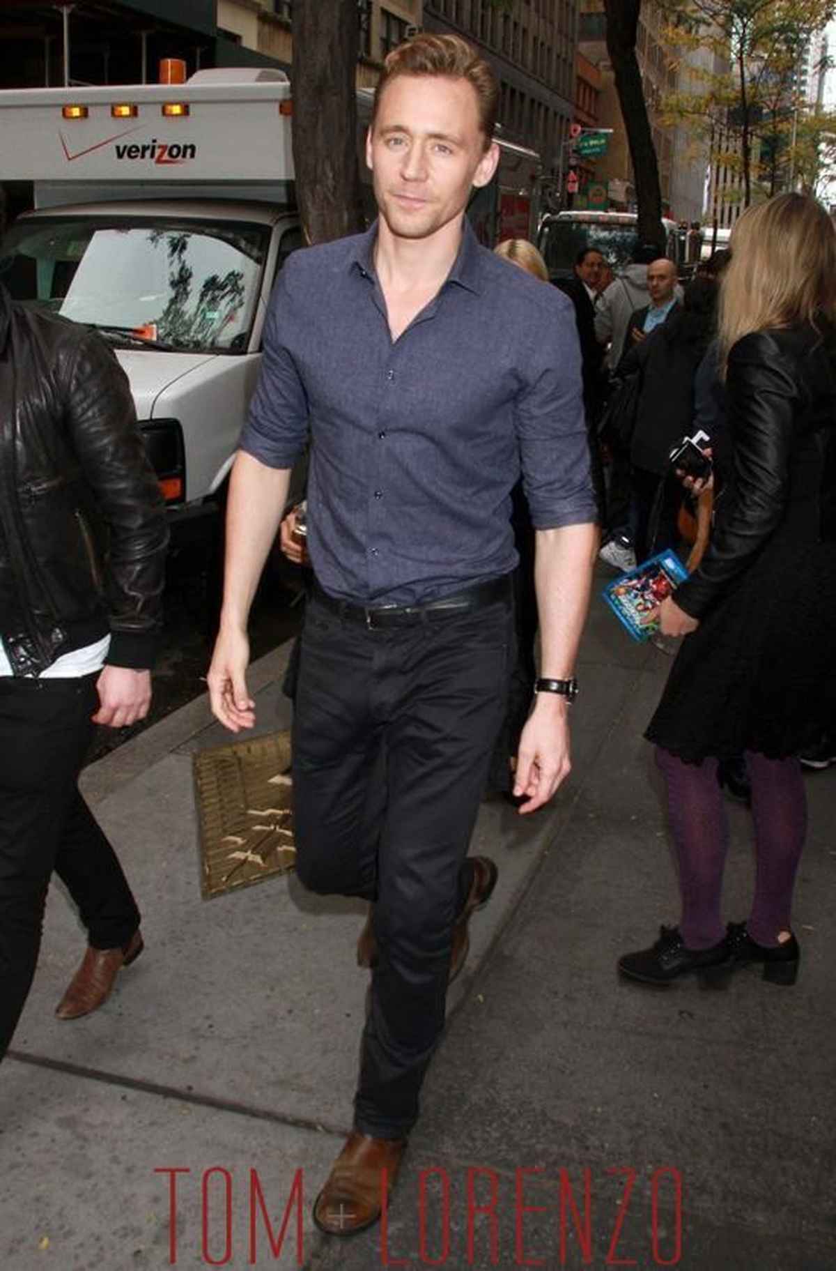tom hiddleston in dark neutral color outfit