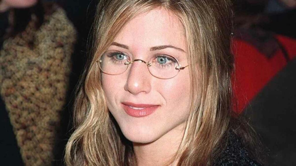 jennifer aniston wearing her chandler bing glasses