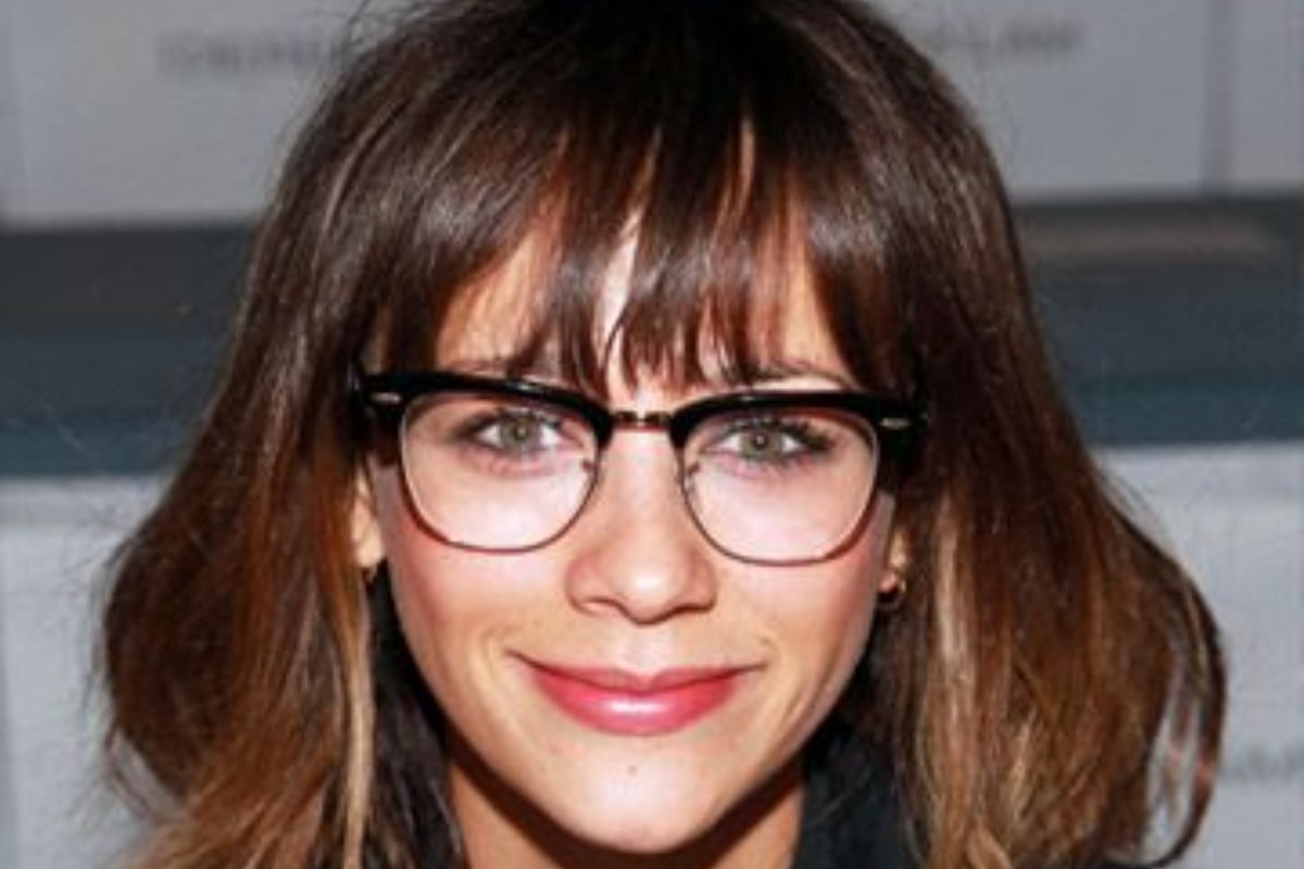 rashida jones wears browline glasses