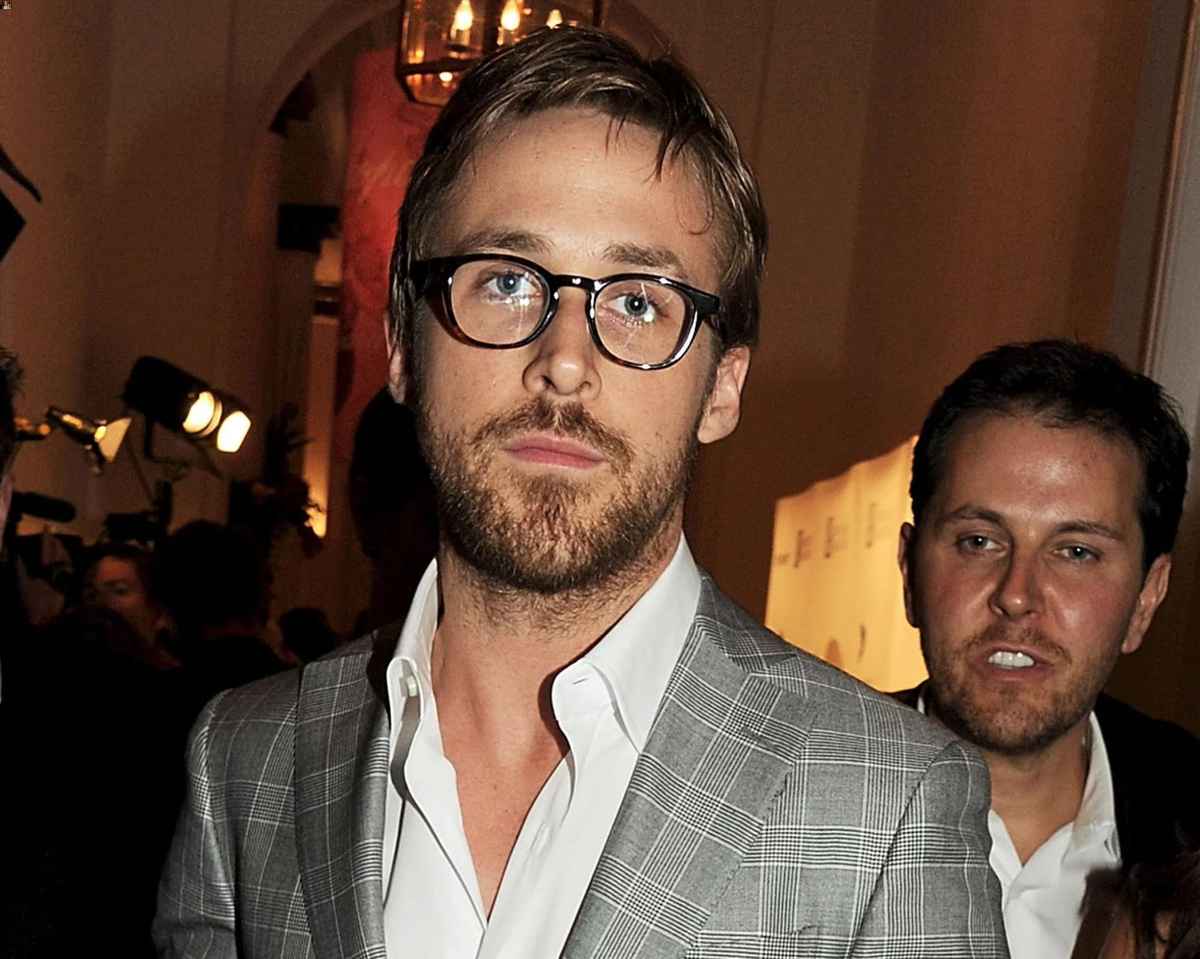 ryan gosling wears geeky round glasses