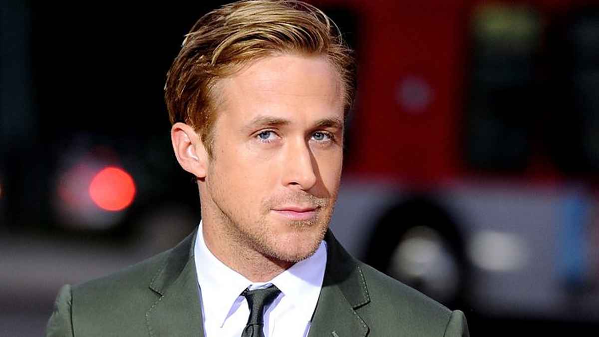 ryan gosling smirks