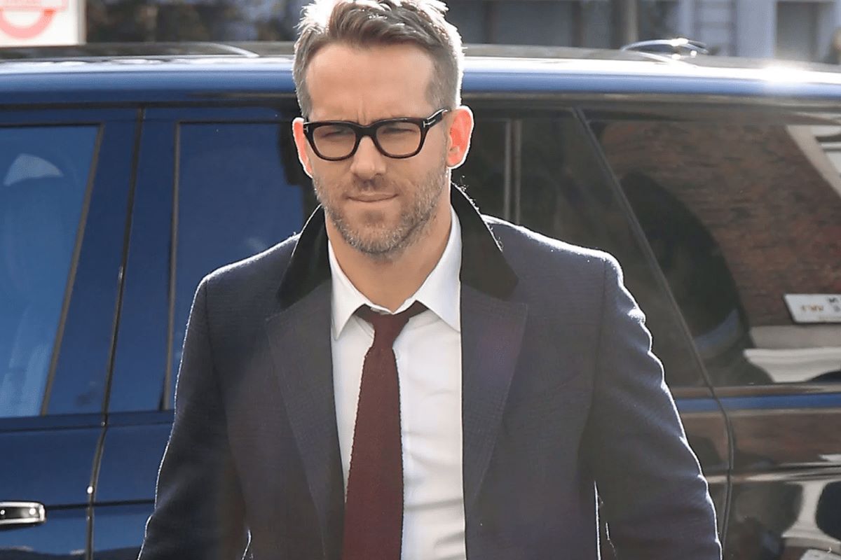 Ryan Reynolds wearing minimalist eyeglasses