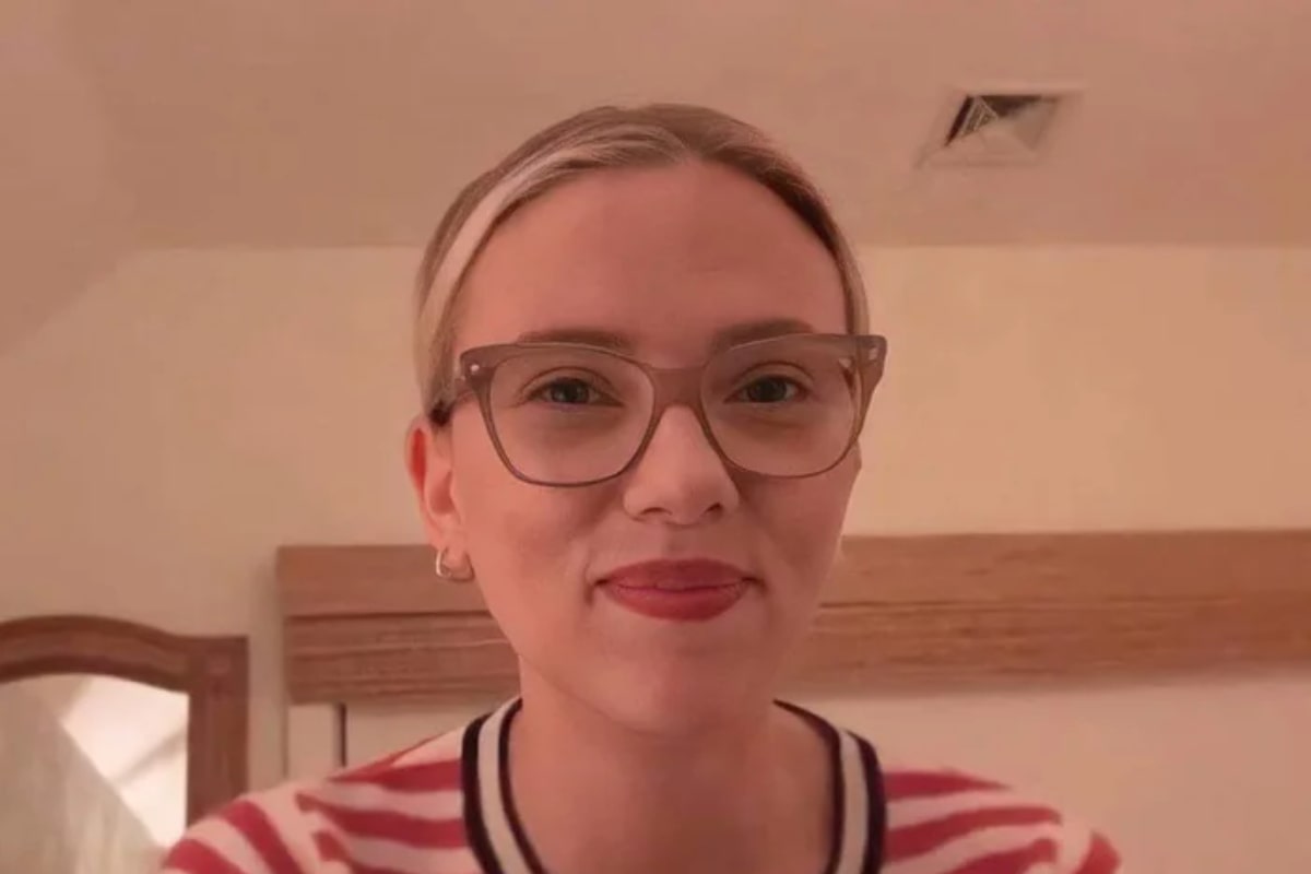 scarlett johannson wears transparent cat eyeglasses to complement her almond eyes